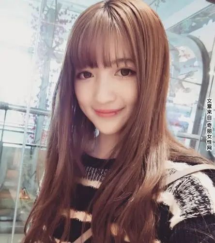 浙传校花翁心颖私房照 瓜子脸柳叶眉杏仁眼长相甜美(5)