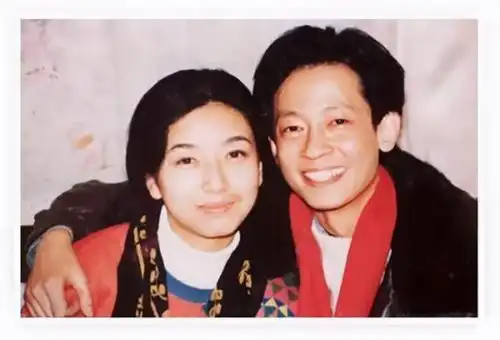 江珊闪婚老公是谁?迷恋靳东5年,2婚嫁小15岁男星,江珊属实太"野"!