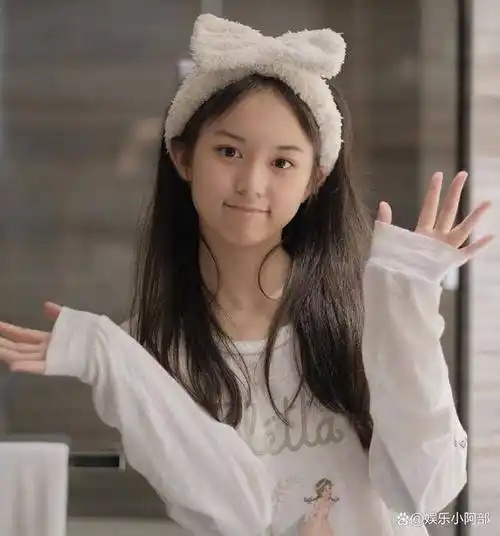 刘楚恬两岁时就年入百万,因太漂亮被怀疑整容,现在长大咋样了?
