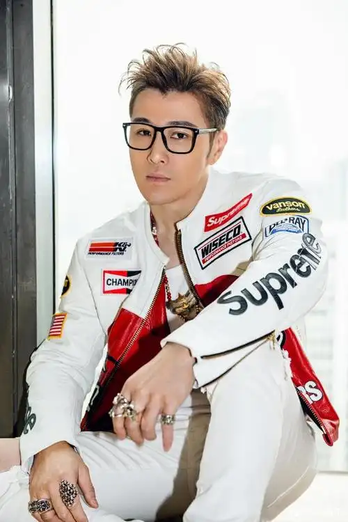 43岁许绍洋湖南卫视唱《花香》,情怀还在,季晴川却再也回不来了