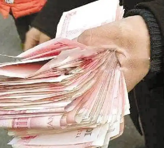 合肥街头下起了"百元钞票雨",却迟迟无人认领!