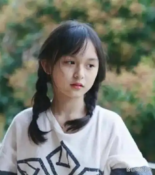 刘楚恬年纪虽小,却有着无限的潜能等待着她的挖掘.