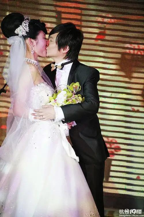 beyond鼓手叶世荣北京大婚齐秦烧伤后首度露面