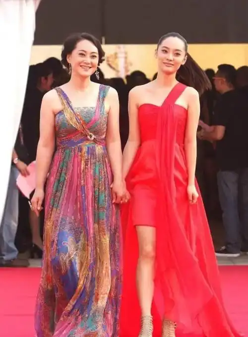 回顾大宋佳抛弃病夫甩掉导演55岁再嫁豪门的她如今怎么样了