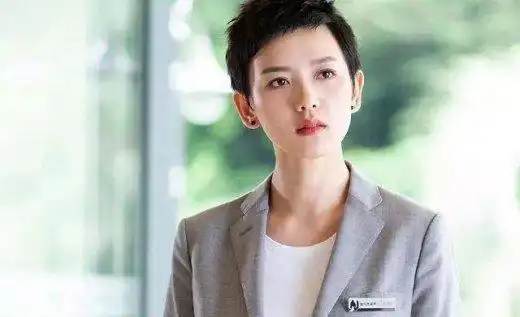 女主持人李晓峰多大了,40岁(1982年7月出生于安徽安庆)