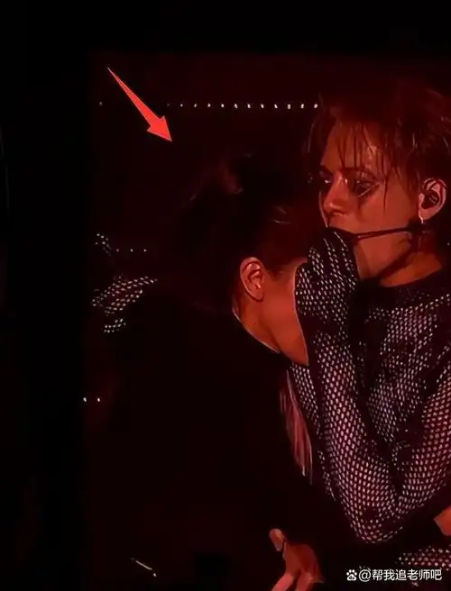 最近一段时间,蔡徐坤和王嘉尔几乎成了人物在娱乐圈的焦点.负面