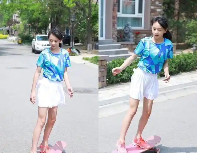 森碟穿白t配牛仔裙,脚踏滑板,青春活力十足