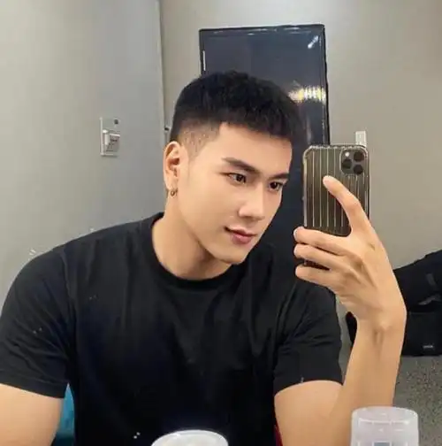 三款好看到爆的男生寸头发型-圆寸头发型-帅哥发型网