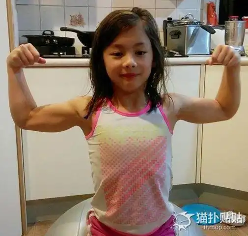 别人家的女儿!才七岁半肌肉马甲线都有了