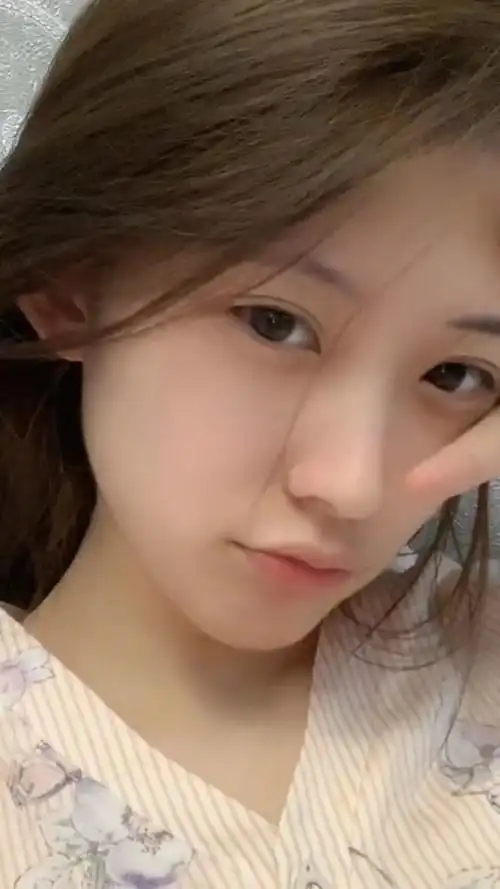 你们好呀欢迎来到我的朋友圈美女