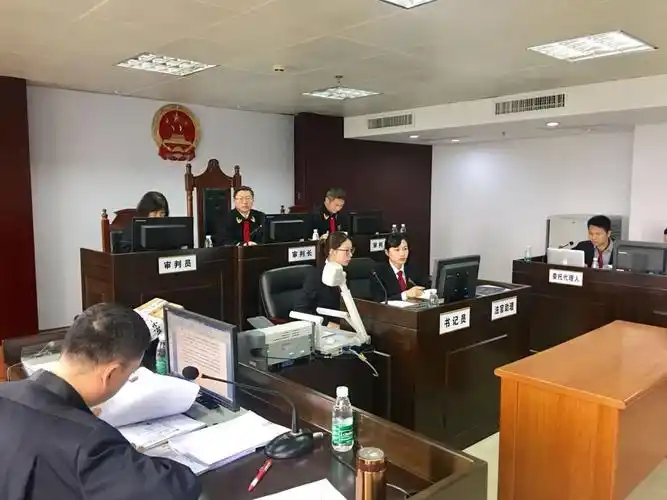 庭审现场.