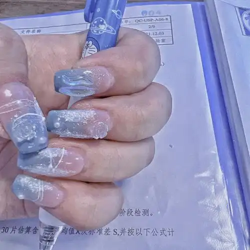 夏日山茶花蓝色美甲