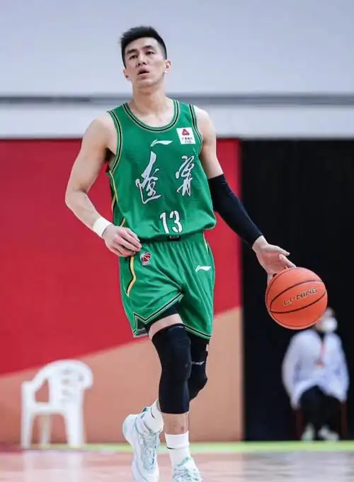 郭艾伦最新采访受伤部位真的很痛我想快乐打球成了一种奢望