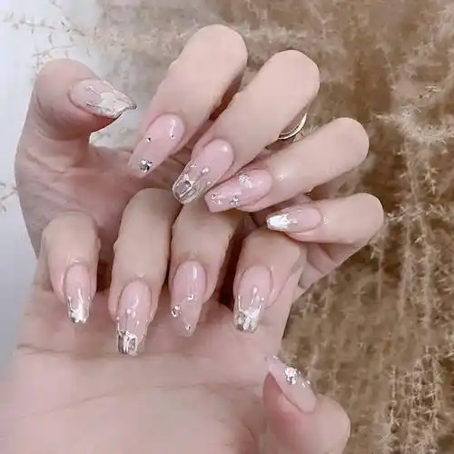 富家千金最爱的镶钻美甲!照着做就对了