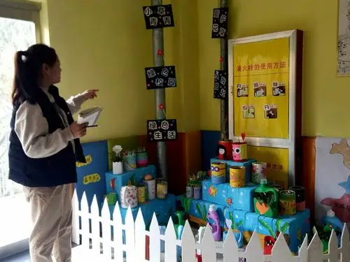 襄汾县第三幼儿园大班组主题墙,幼儿作品墙,区域材料和自然角展示