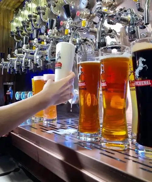 长春这家精酿酒吧女生过生日当天来就送还能边喝酒边看球赛呐