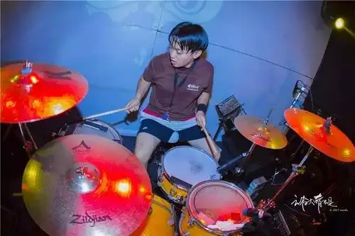 专访|夏日阳光乐队,被时光温柔相待的少年_网易订阅