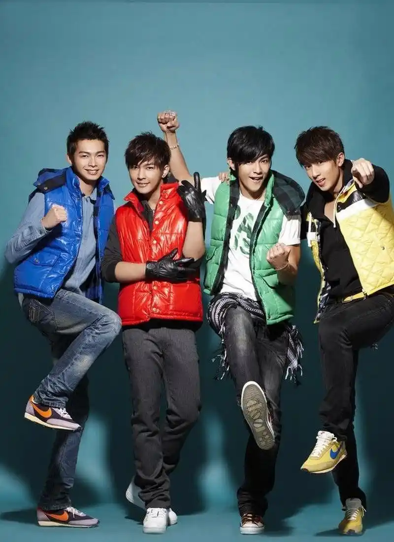 起因是粉丝给吴尊留言,表示很想看到飞轮海合体