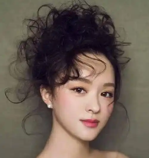 尖脸适合什么样的短发女(原创   尖脸女生适合什么发型呢?) 第3张