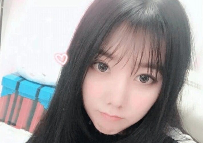 斗鱼一姐小团团露脸后,微博再晒"身材曲线图",网友:确定是同一个人?