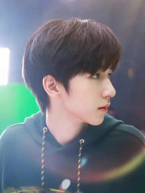 贺峻霖|名品侧颜