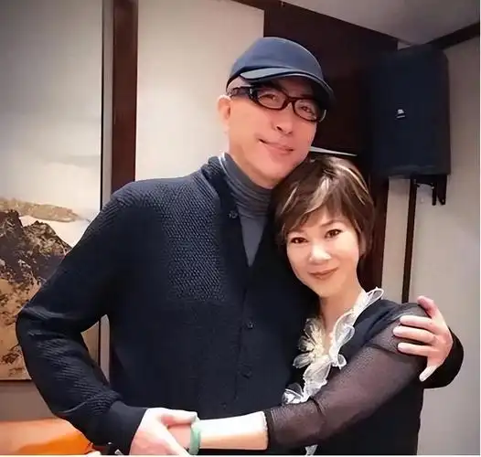 她是我国女乒一姐烟酒不离身拿到59块金牌被二婚老公宠成公主