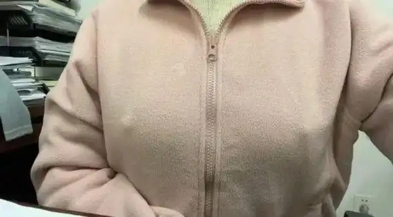 22岁这发育正常吗妹子发图求助我却被网友神评活活笑死