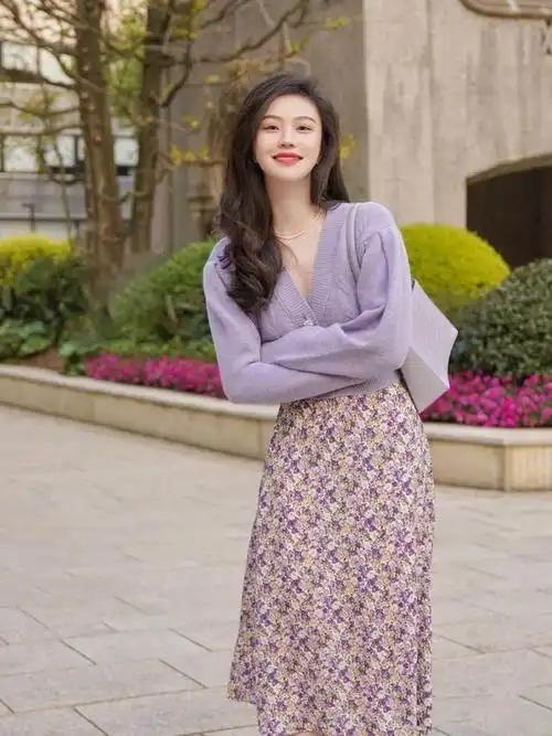 夏天来了穿裙子,成熟的女人多半喜欢穿半身裙