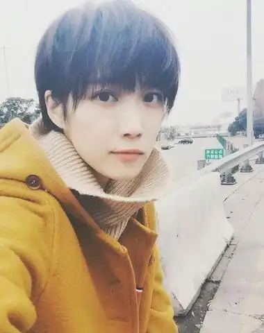 2017年长脸女生适合的短直发发型!