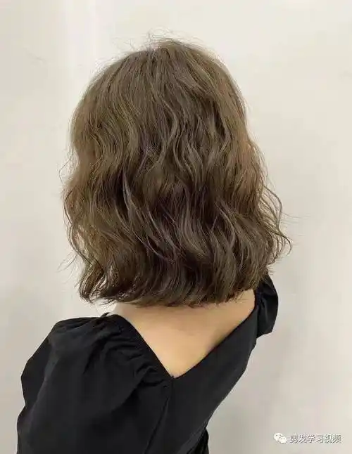 2022锁骨发这样烫,超级减龄好看又时尚!_发型_中国_形象