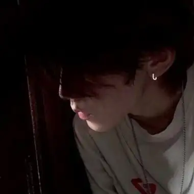 意境侧脸男生帅气头像 高清好看的有内涵的帅哥头像图片_男生头像_美