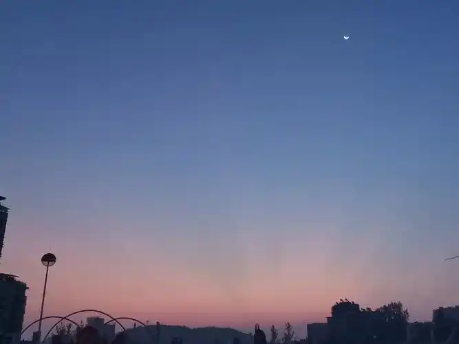 早晨五六点的天空是最迷人的