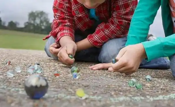 80年代孩子们玩过的11种玩具,唤醒童年的记忆,你有玩过几种?