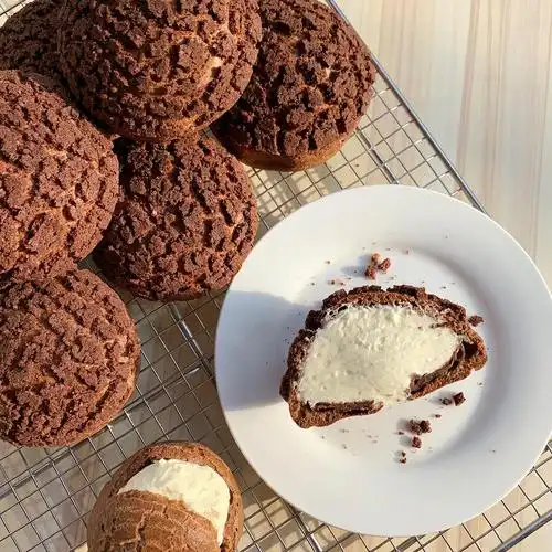 今天是巧克力酥皮泡芙