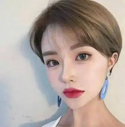 今年流行的酷帅风格的女生短发 ,剪完整个人都大变样_刘海往_发型