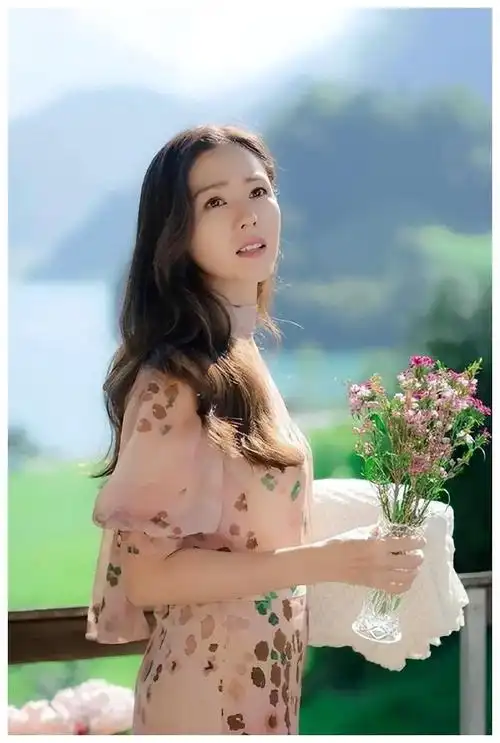 揭秘韩国女神孙艺珍感受演技魅力赏识绝美写真