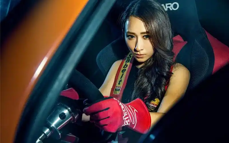 法拉利599改装车美女车模壁纸