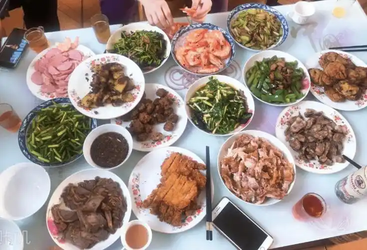 原创朋友圈晒9家年夜饭,南方北方差距真大,精致又丰盛,最想吃第8家