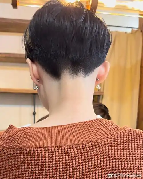 当下最火女发来了,两侧掏空推后脖短发,喜欢别错过