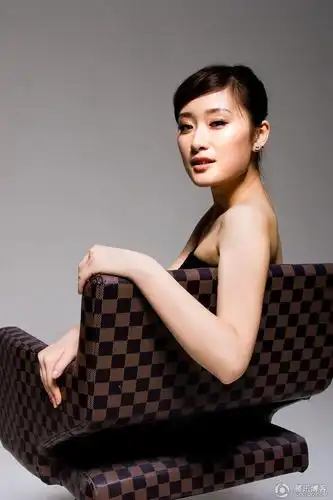 "曾轶可"高清组图秀出性感 川音校花长出"六张明星脸"