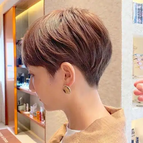 女士短发别乱剪,最火还是这三种,清爽自然真时尚|发型|碎发|蓬松短发