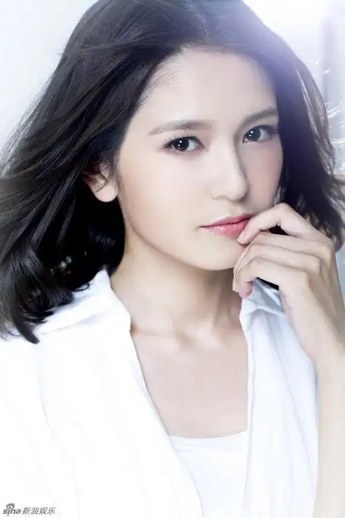 组图:肖茵纯白写真 高冷纯净似冰雪天女入凡尘_高清图集_新浪网