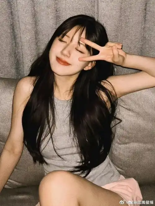 虞书欣赵露思侧颜照