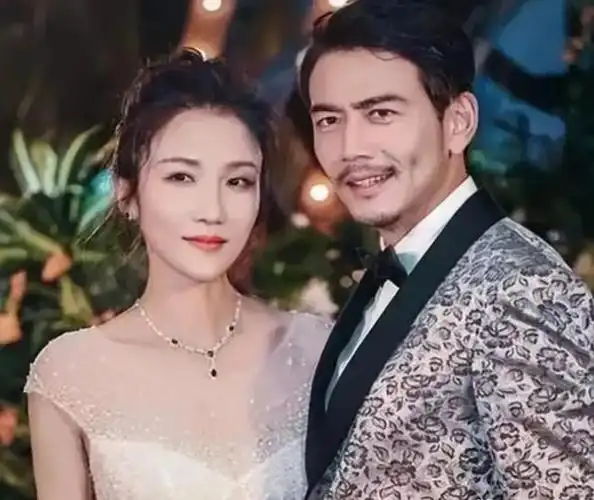 演员杨烁一段婚姻两个孩子对妻子许下承诺若离婚就净身出户