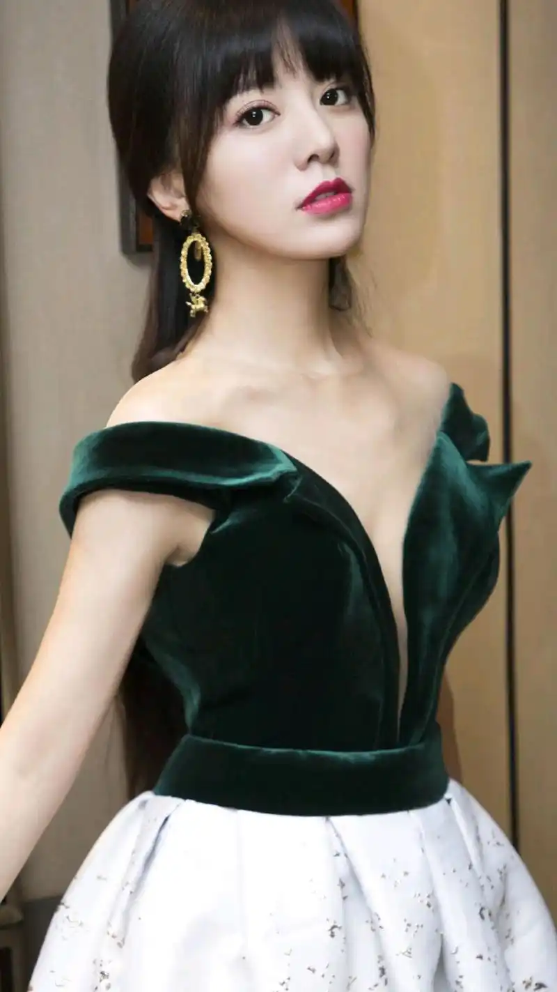 阿兰达瓦卓玛性感迷人,风情万种