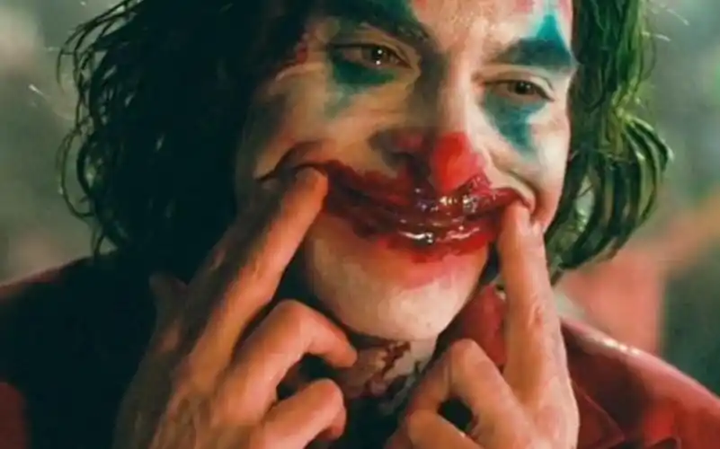 小丑mvnumb那个人疯了他没疯他只是很伤心