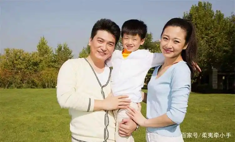 爸爸妈妈抱抱我吧,我需要你.和父母亲近,是孩子的本能!