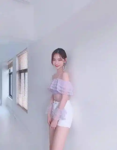 冷艳美人许佳琪是野玫瑰90度直角肩提升气场好身材太惊艳