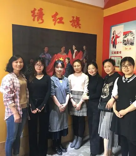 缅怀革命先烈,感受信仰力量一巴中中支女工委和县支行联合女职委到