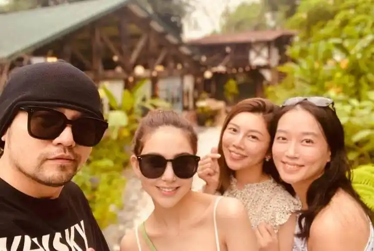 就是前些日子有人发现昆凌在ins上的配图与周杰伦的前任侯佩岑的昆凌"